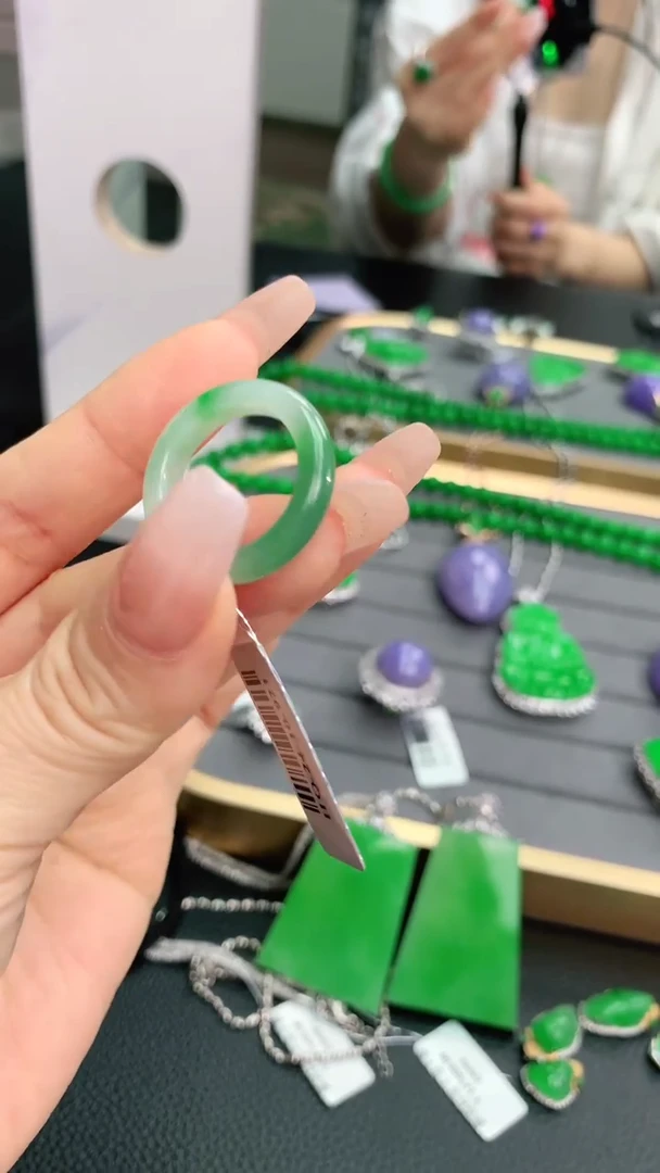 【闪购商品】翡翠戒指未镶嵌赠礼盒证书