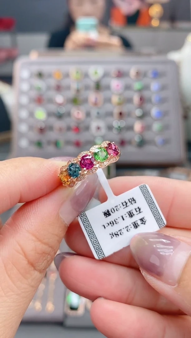 18K金镶嵌戒指碧玺1.36