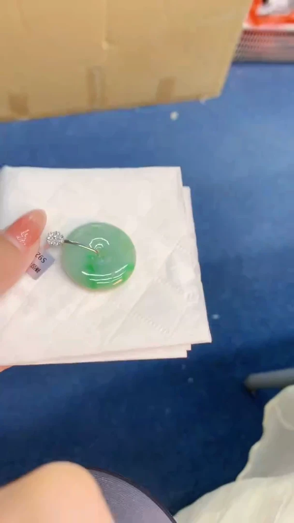 翡翠未镶嵌吊坠(不含链)1
