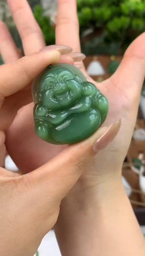 颈饰未镶嵌和田玉吊坠