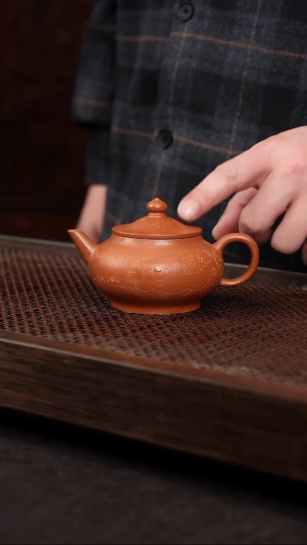 【闪购商品】紫砂茶壶五彩泥刻绘笠帽水平