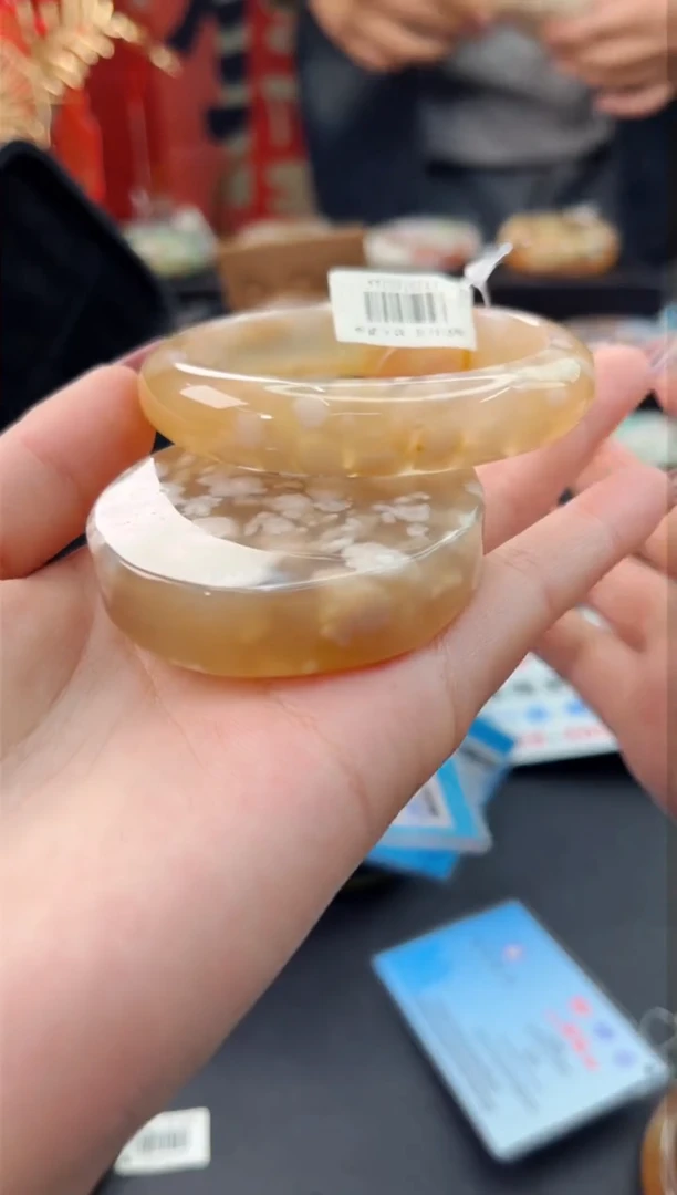 【闪购商品】石英质玉手镯未镶嵌赠送镯心（55圈口）