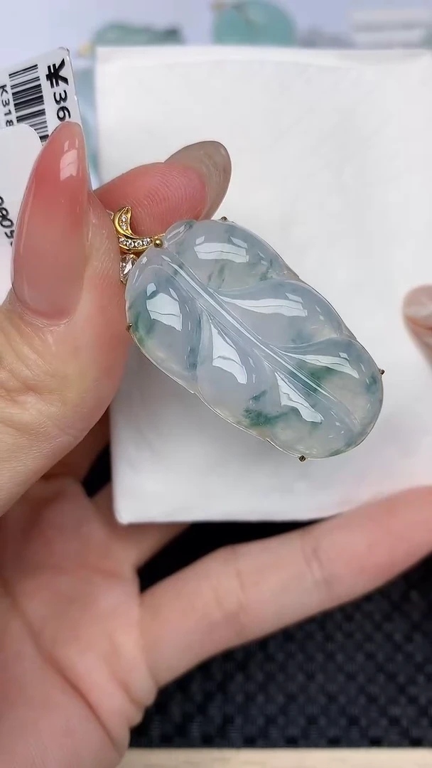 翡翠18K金镶嵌颈饰天然翡翠a货