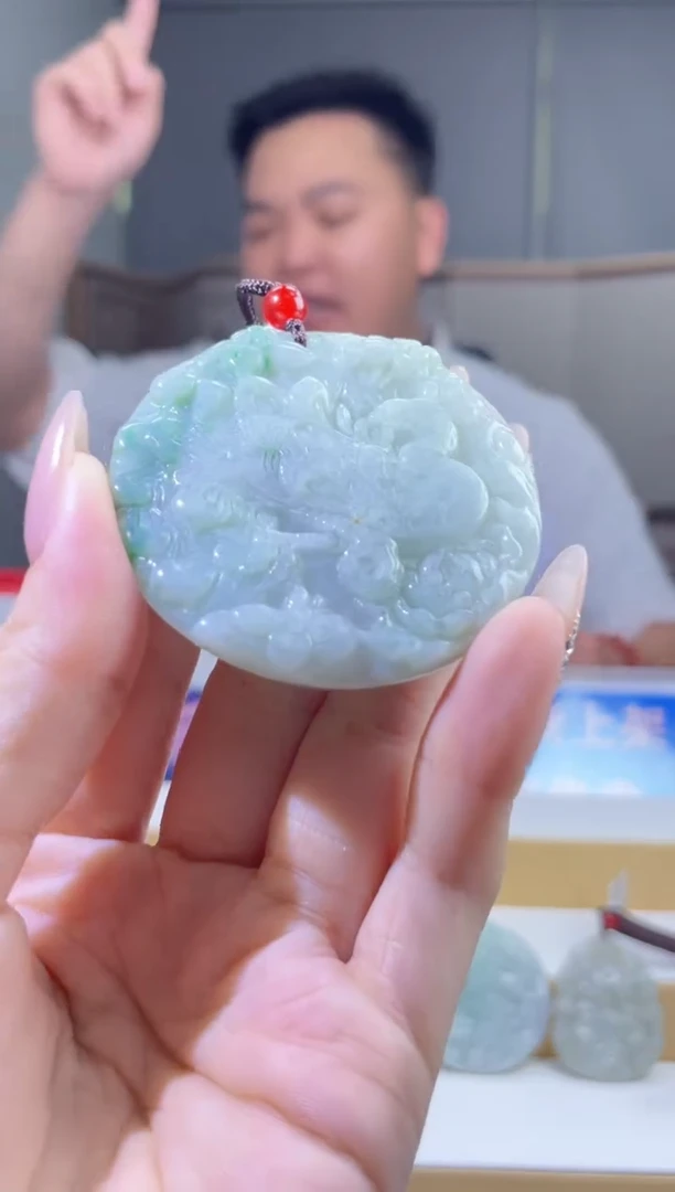 翡翠未镶嵌颈饰翡翠未镶嵌颈饰翡翠