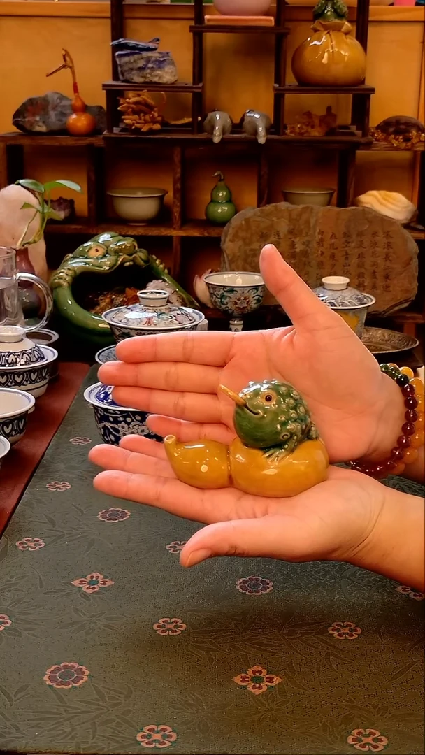 【 手工金蟾香插 】