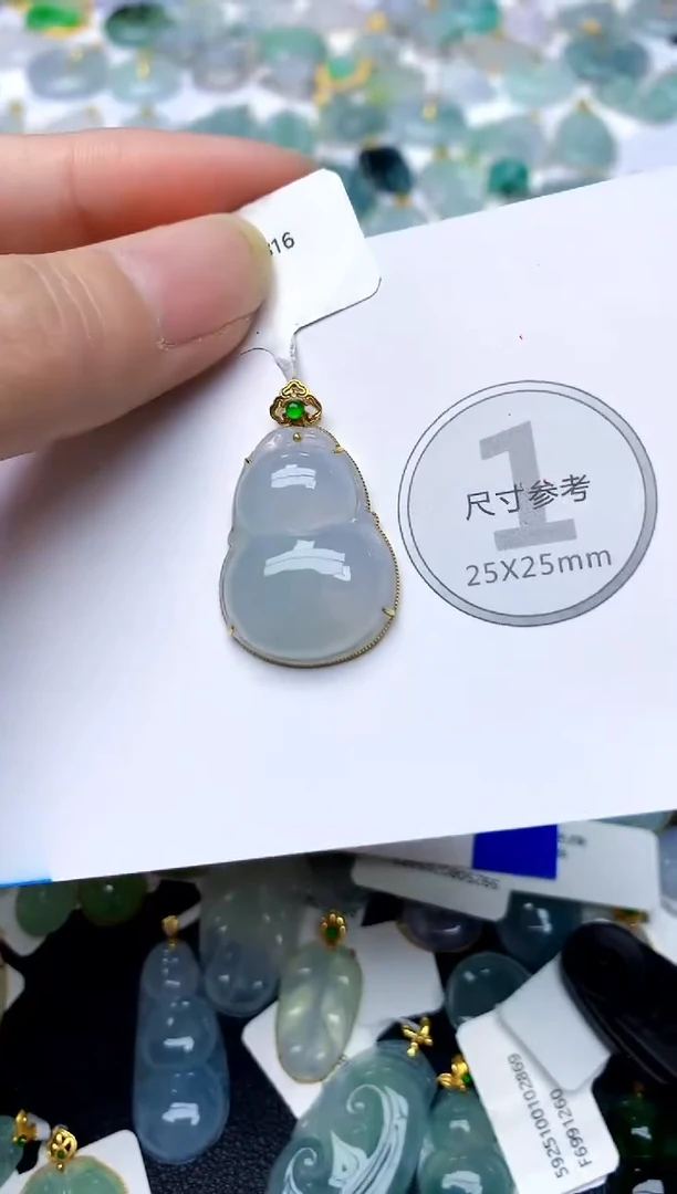 颈饰18K金镶嵌翡翠天然A货翡翠