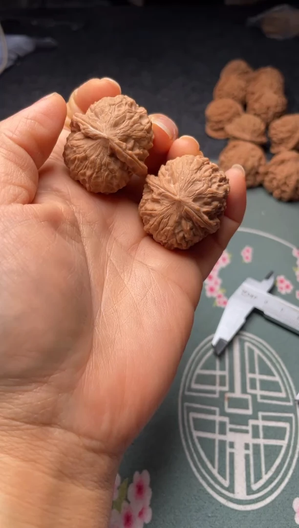 把件文玩核桃w84  黄松峪 36尺