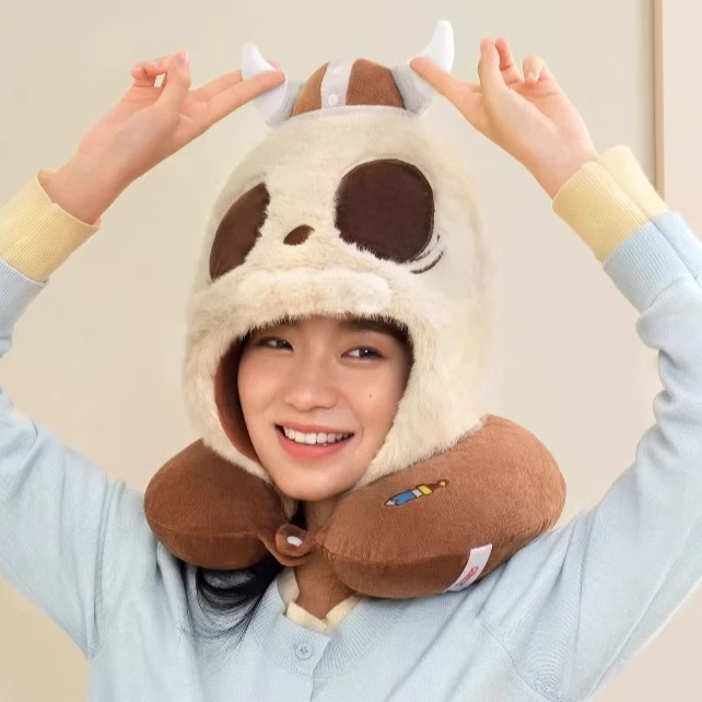 城市乐园限定戴帽颈枕毛绒公仔抱枕挂件摆件潮玩送人礼物