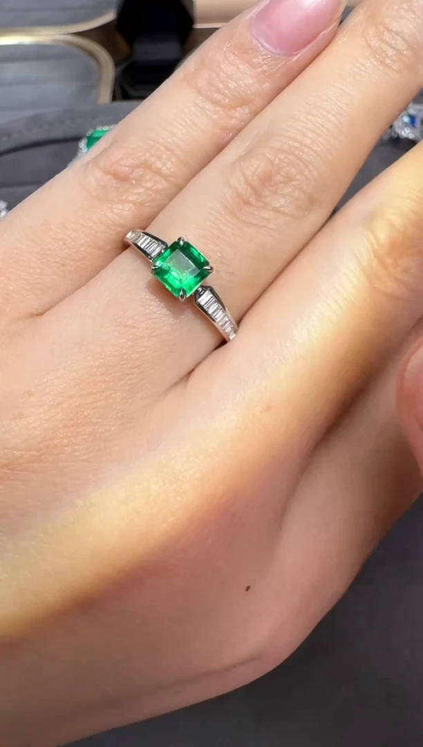 戒指18K金镶嵌祖母绿0.7ct<闪购 >/七天鉴赏/艺像