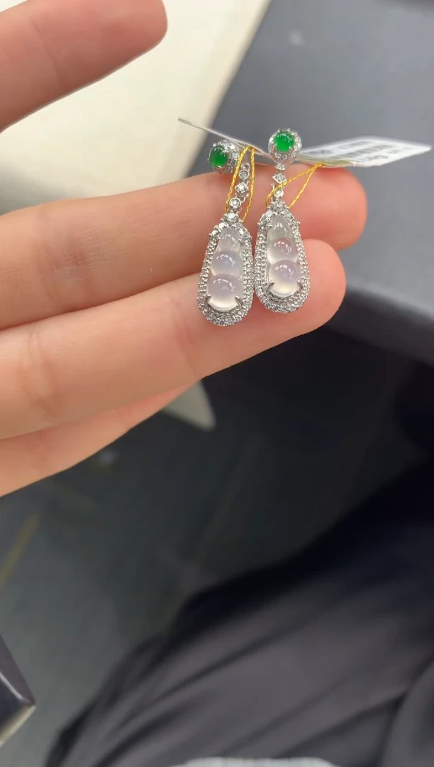 18K金镶嵌翡翠耳饰退货需吊牌标签完好