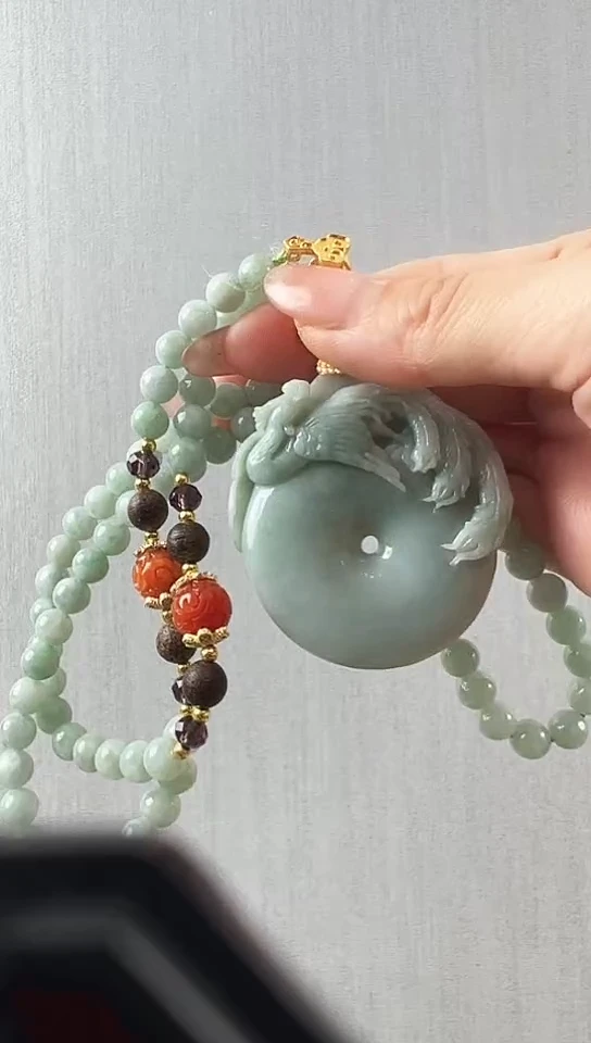 颈饰未镶嵌翡翠平安扣