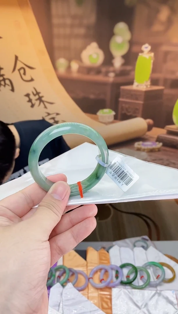 未镶嵌手镯翡翠手镯