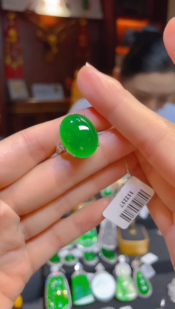 【闪购商品】翡翠戒指18K金镶嵌112217天然A货翡翠蛋面戒指