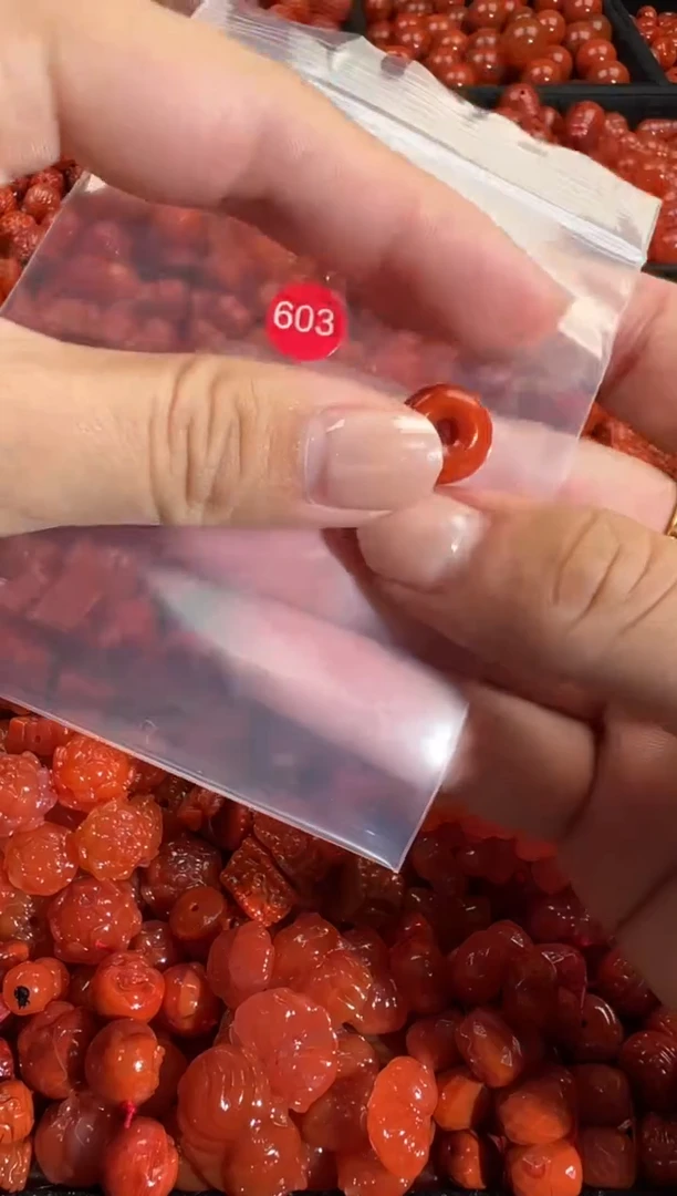 颈饰未镶嵌南红玛瑙1