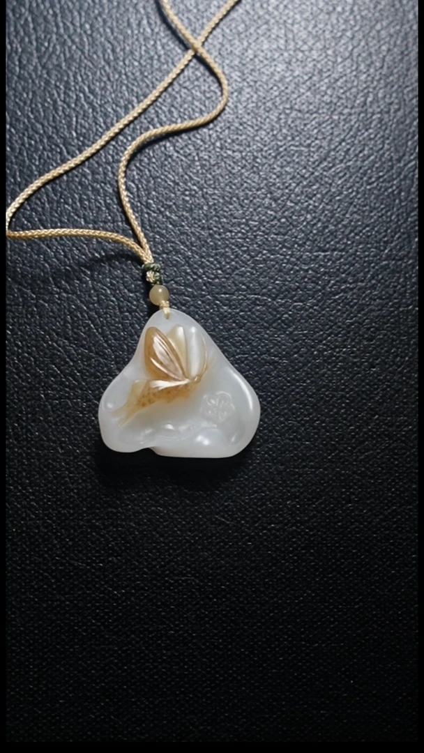 颈饰未镶嵌和田玉碟恋花吊坠