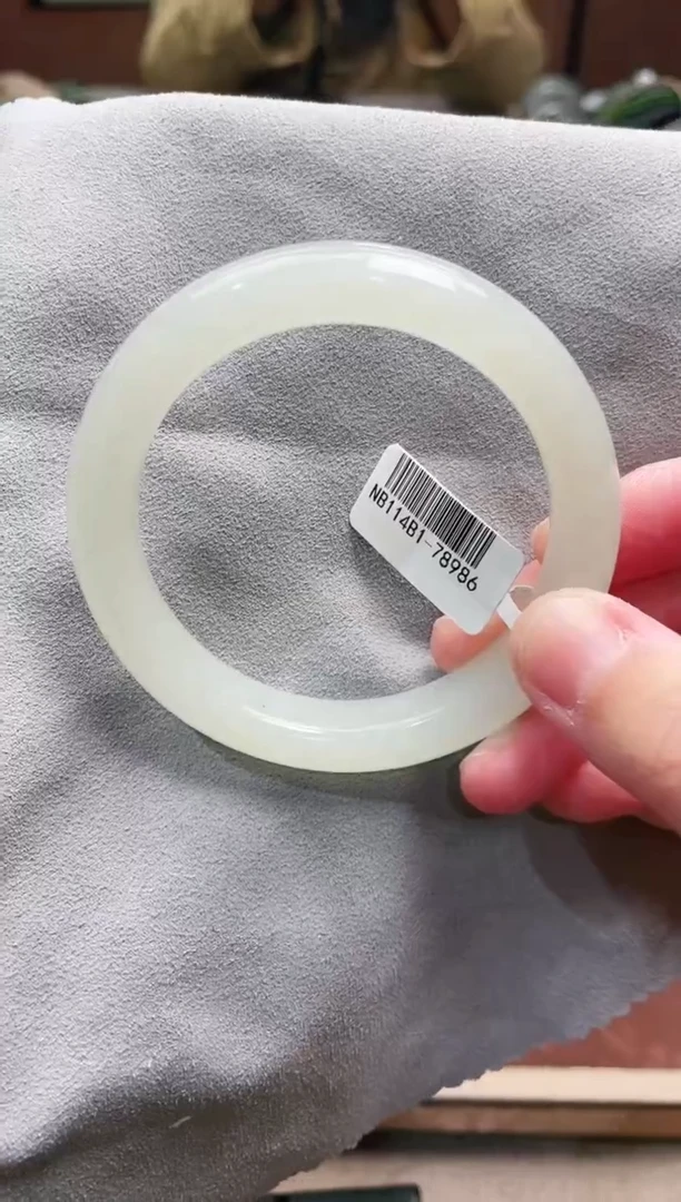 【闪购商品】和田玉手镯未镶嵌56+圈口