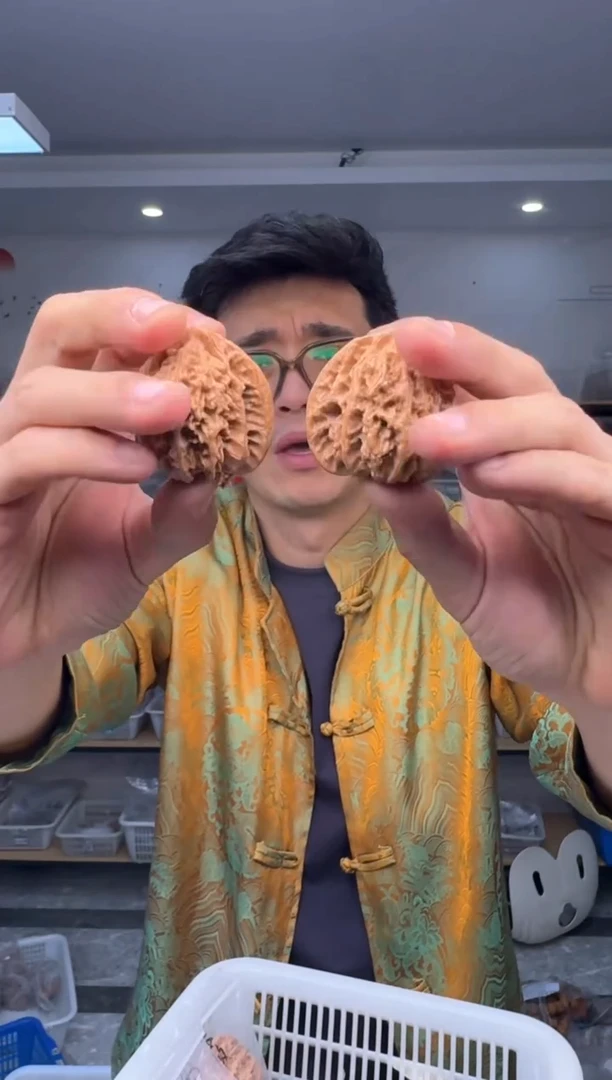 【闪购商品】文玩核桃把件霞云岭核桃