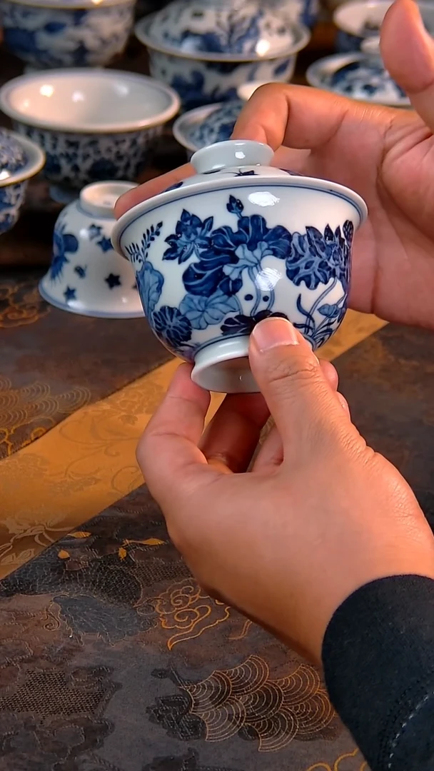 瓷仿明满荷塘元宝盖碗