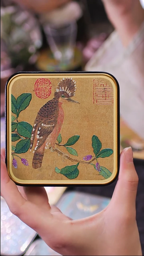 壹藏贰宝戴胜图案杯垫一片