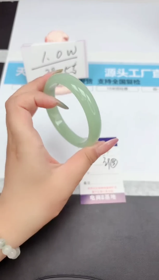 石英质玉手镯未镶嵌84-64.4