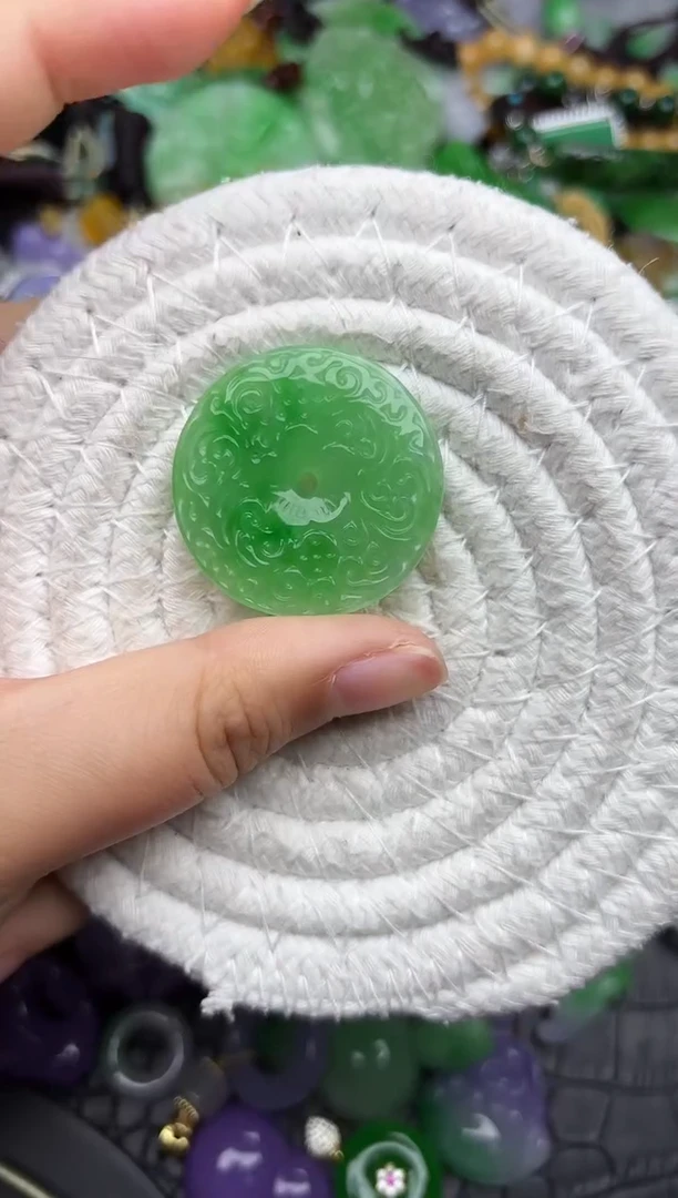 颈饰未镶嵌翡翠缅甸翡翠吊坠