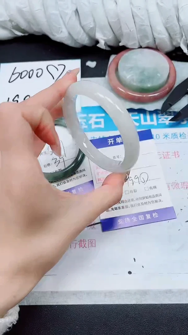 【闪购商品】石英质玉手镯未镶嵌A44-60/61