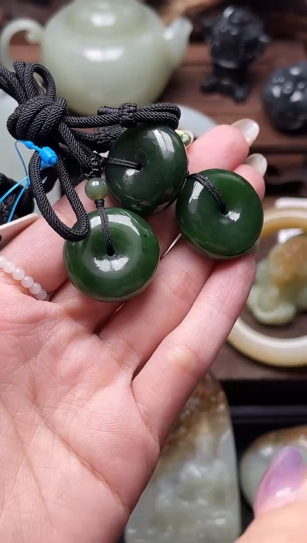 和田玉未镶嵌吊坠(不含链)阿碧 平安扣有瑕疵多样性发一