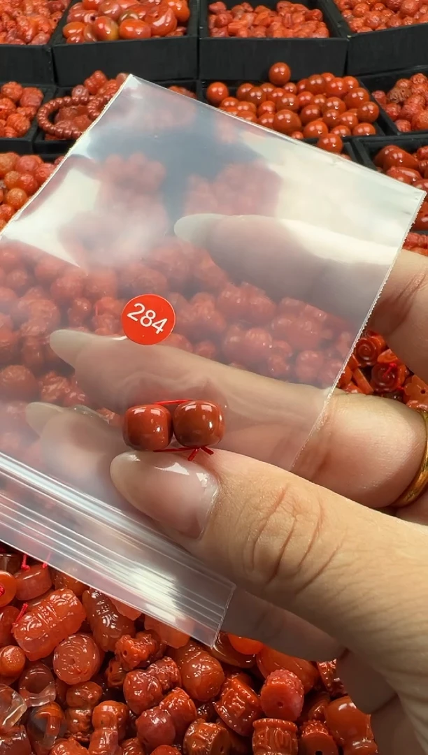 颈饰未镶嵌南红玛瑙始*1