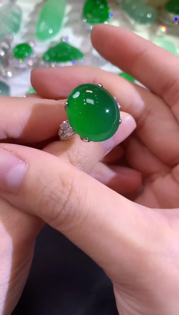 18K金镶嵌戒指翡翠美***～B2