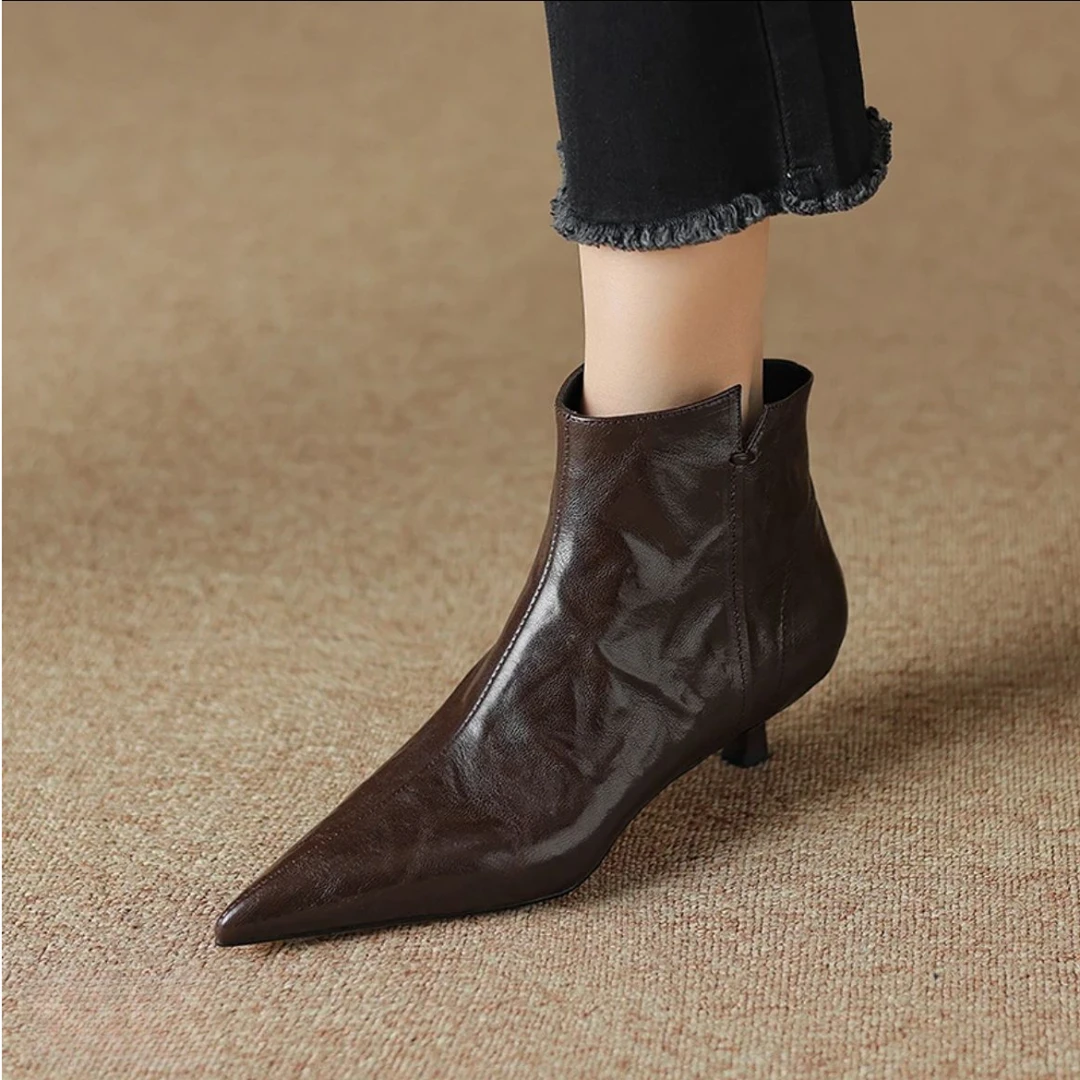 2025爆款3公分短靴女洋气秋冬尖头黑色百搭复古气质加绒猫跟细跟