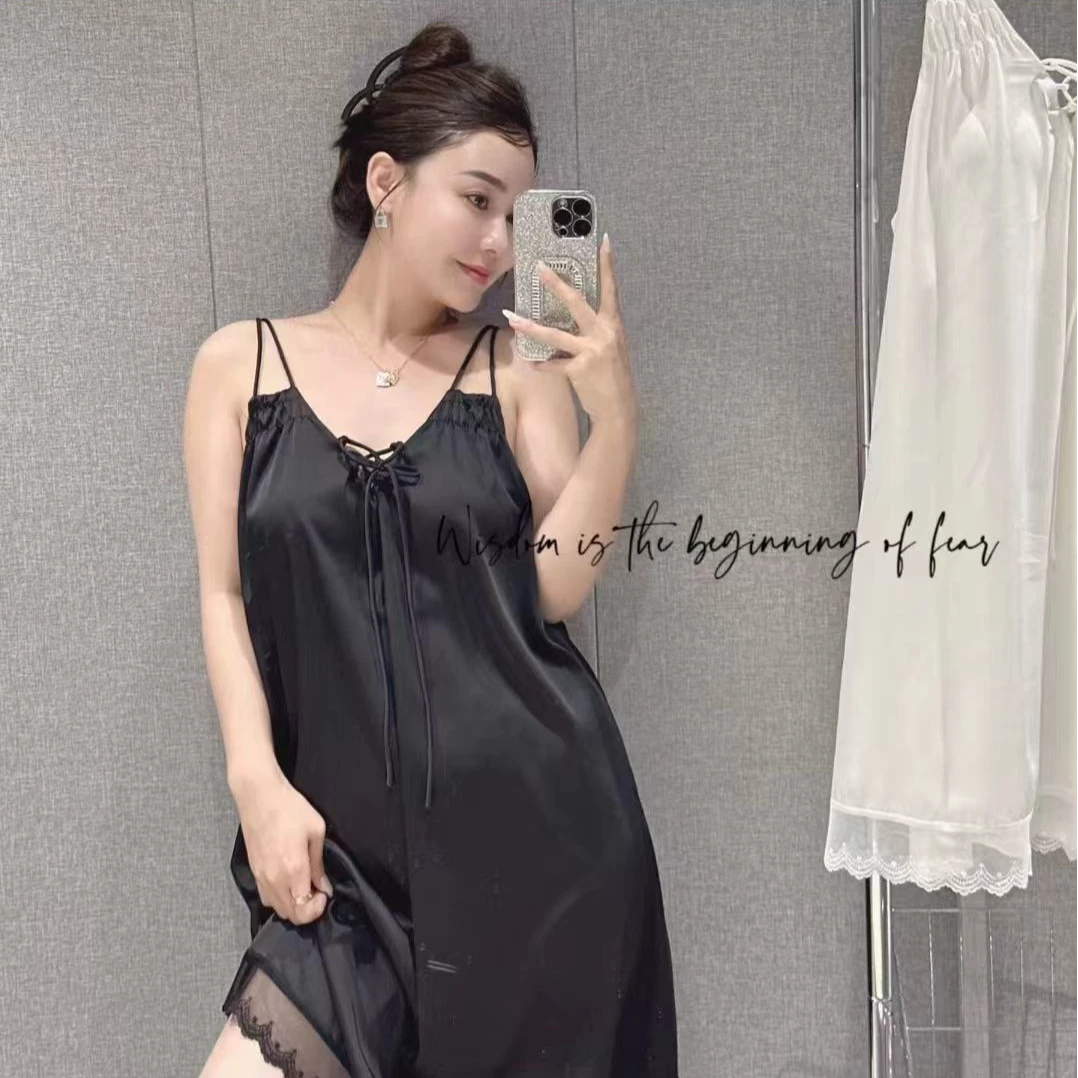 V领胸前系带下摆拼接蕾丝带胸垫高级缎面睡裙