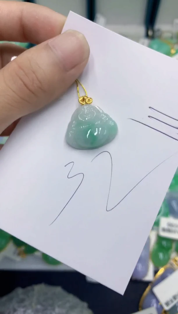 翡翠挂件未镶嵌翡翠