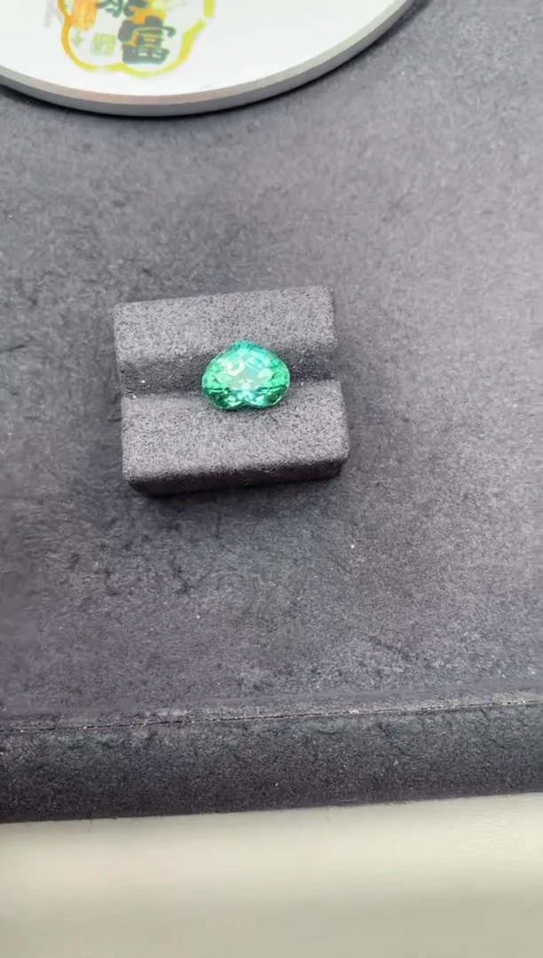 未镶嵌裸石碧玺4.4CT 拉贡碧玺BA
