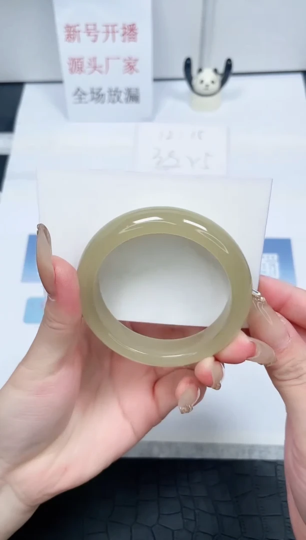 【闪购商品】石英质玉手镯未镶嵌12-53.8