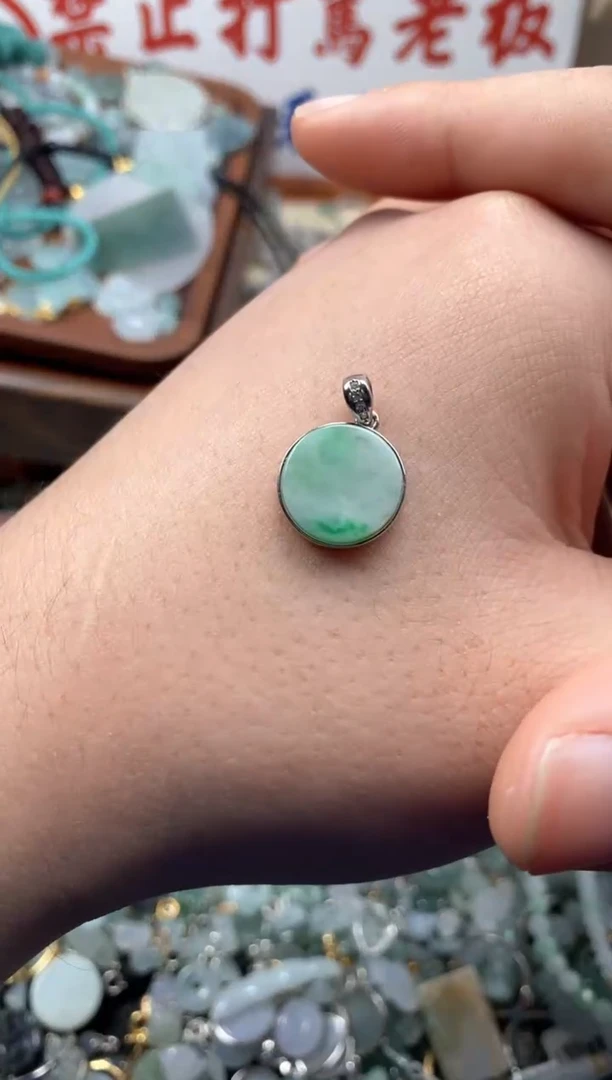 【闪购商品】翡翠颈饰未镶嵌哥哥