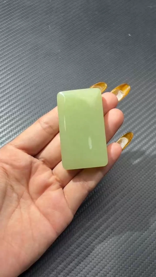 颈饰未镶嵌和田玉若羌安徽矿老坑料黄口无事牌微色差