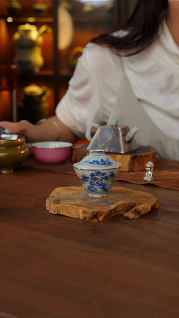 包银青花山水葫芦盖碗