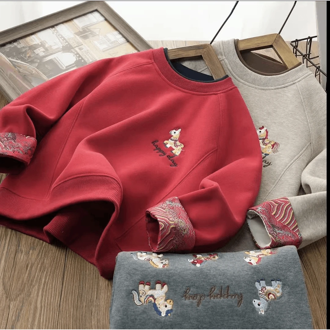 新年小马刺绣2025冬男女童圆领舒适卫衣中大童新年百搭休闲上衣