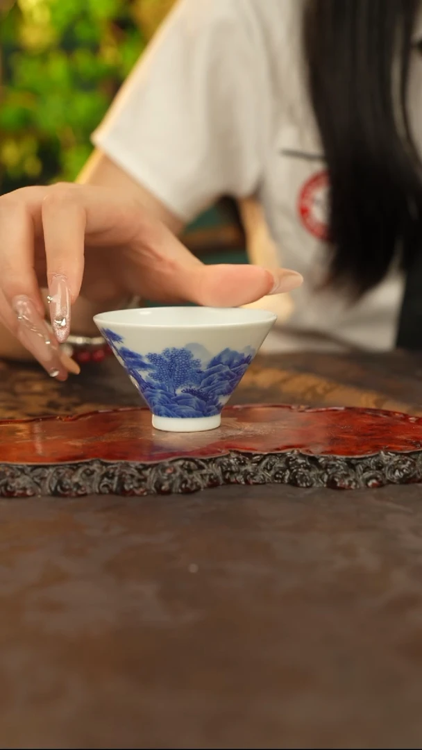 青花手绘山水主人杯