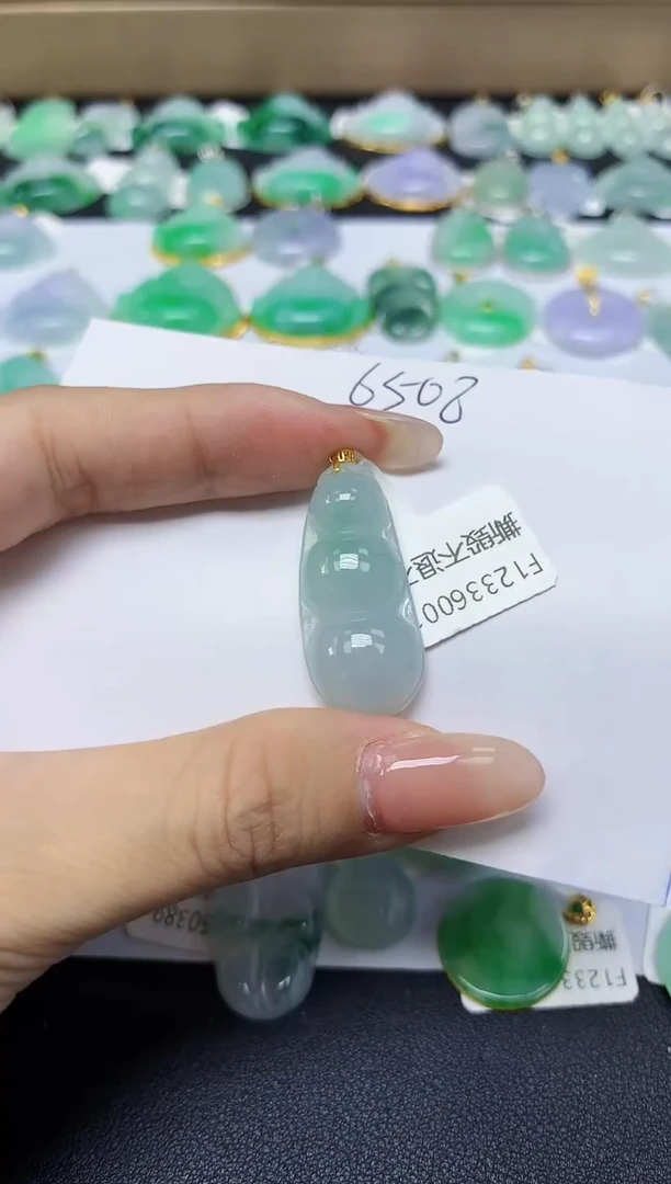 翡翠18K金镶嵌颈饰 天然缅甸翡翠A货