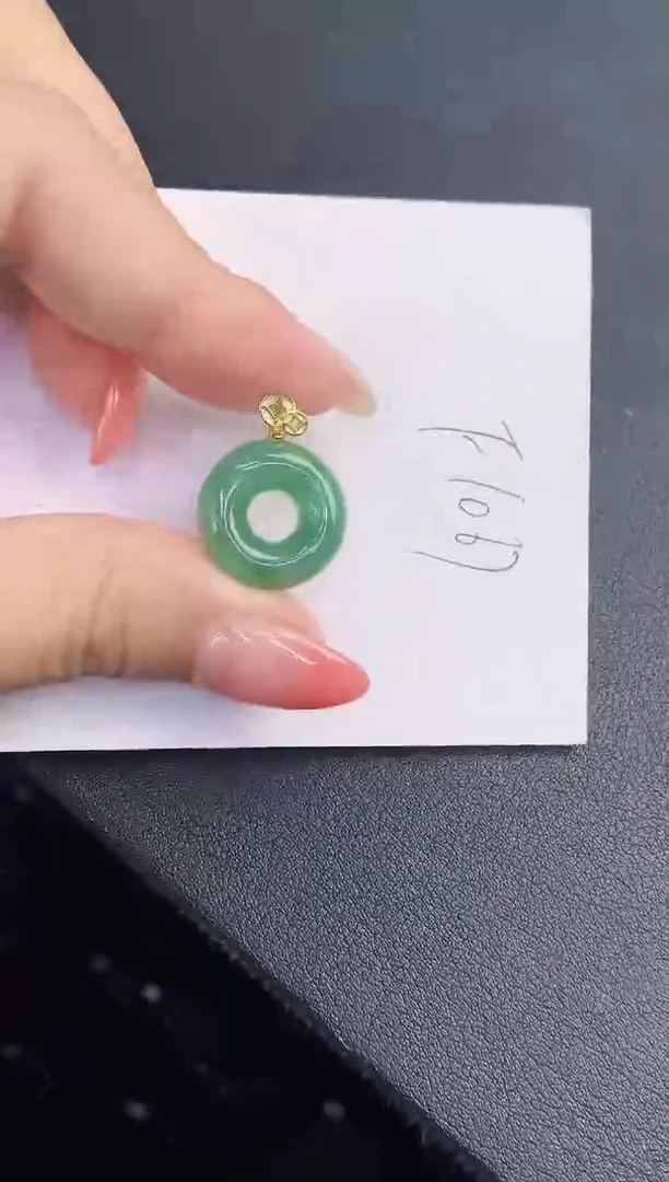 翡翠未镶嵌颈饰缅甸天然翡翠A货