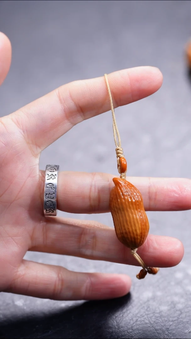 【闪购商品】橄榄核吊坠橄榄核