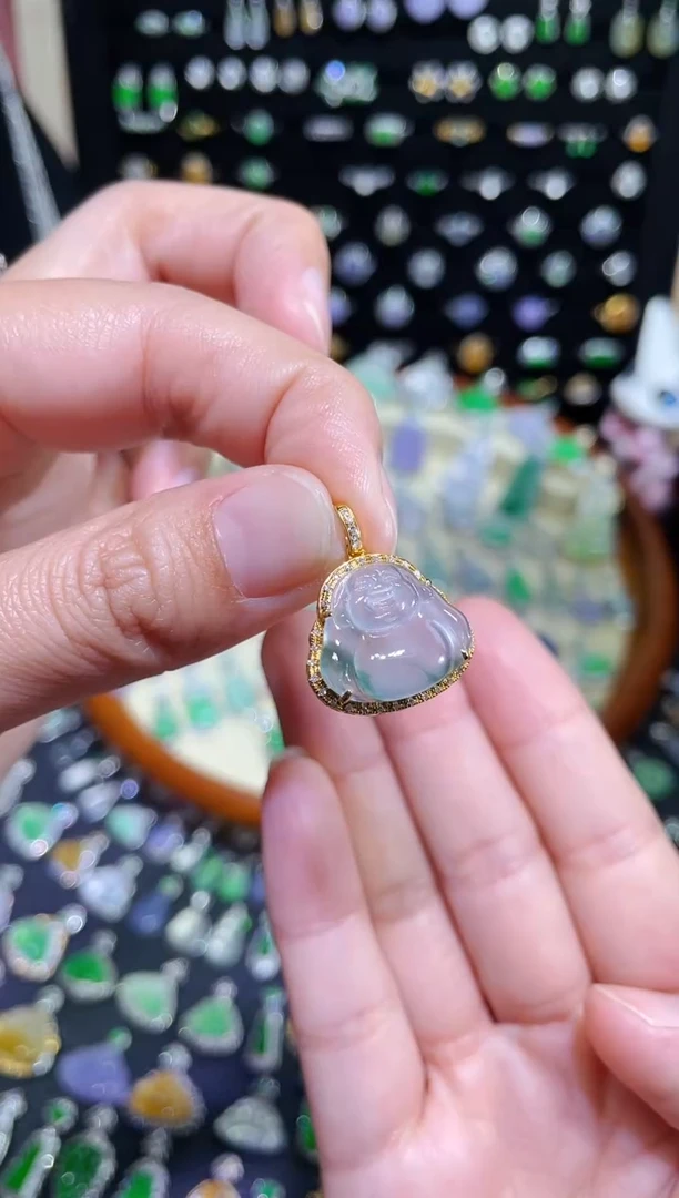 颈饰18K金镶嵌翡翠高冰胶飘花佛公吊坠