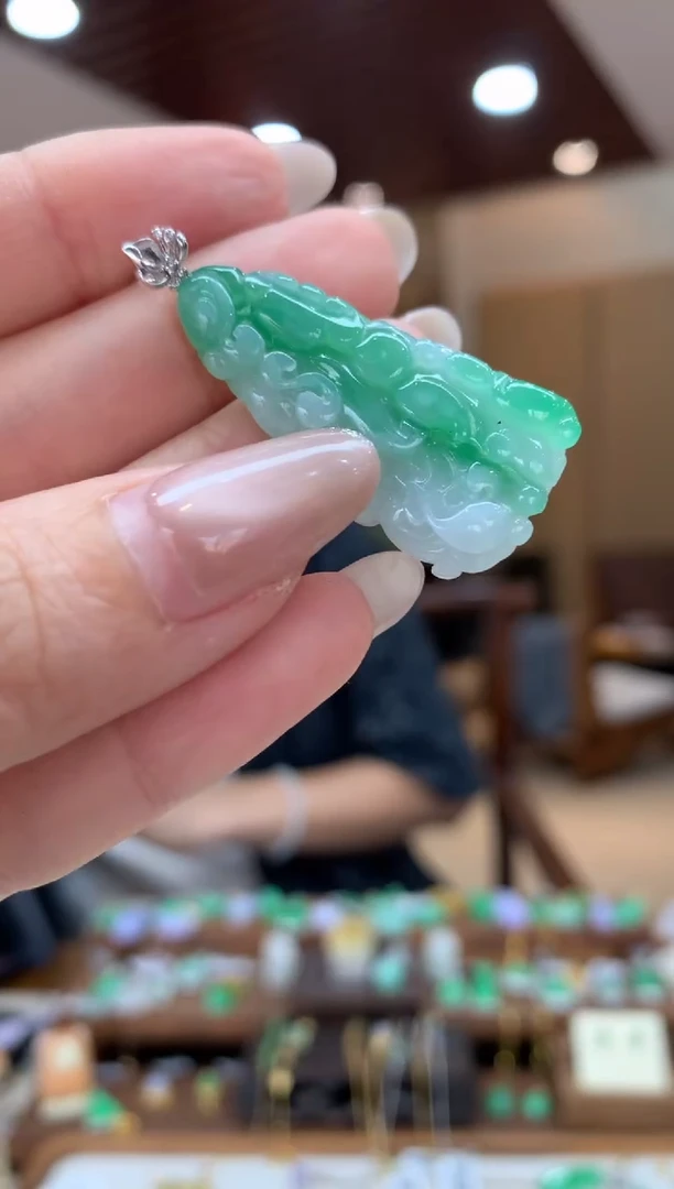 吊坠(不含链)18K金镶嵌翡翠白菜