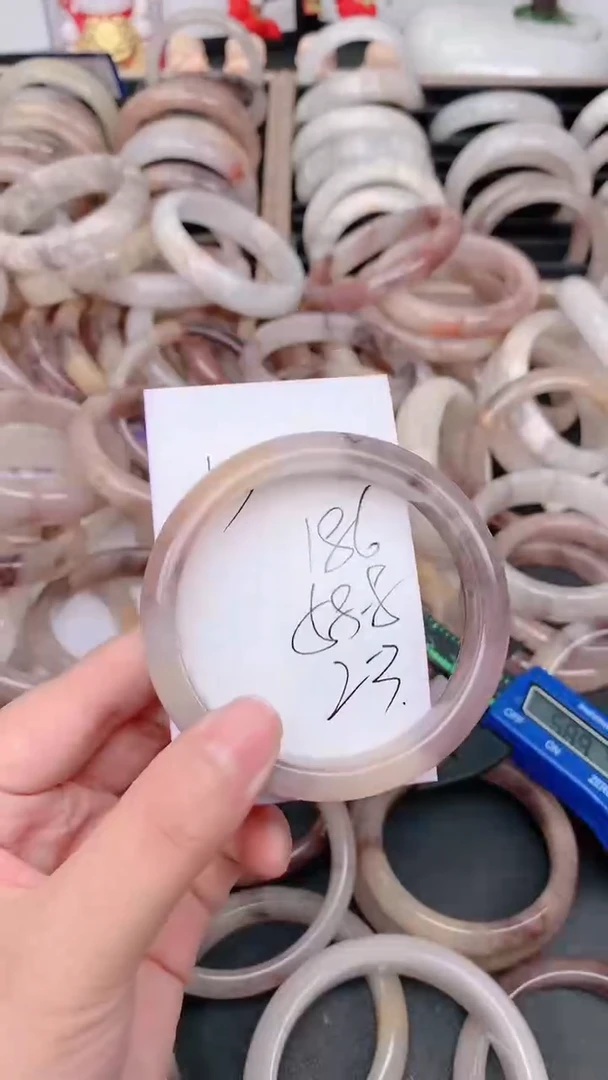 未镶嵌手镯石英质玉186