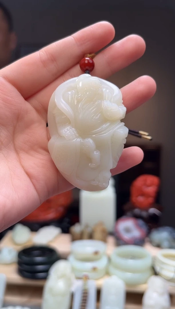 颈饰未镶嵌和田玉平**云手把件