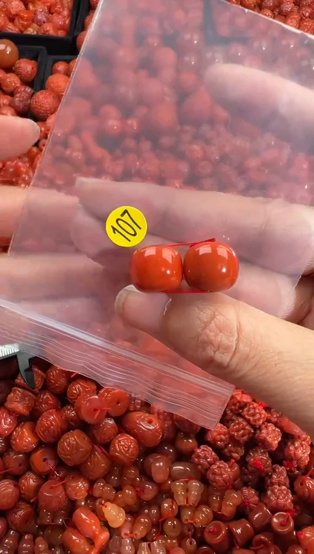南红玛瑙未镶嵌颈饰1
