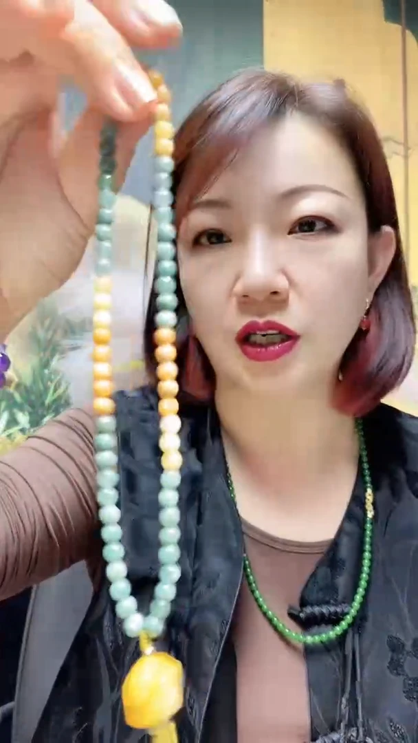 未镶嵌手绳翡翠    翡翠富贵花手绳