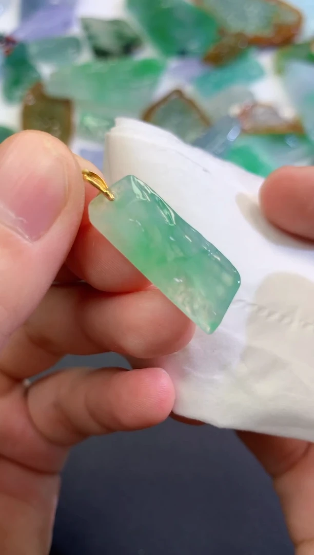 翡翠未镶嵌吊坠(不含链)145