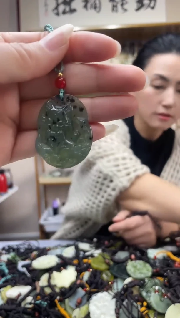 未镶嵌岫玉吊坠·